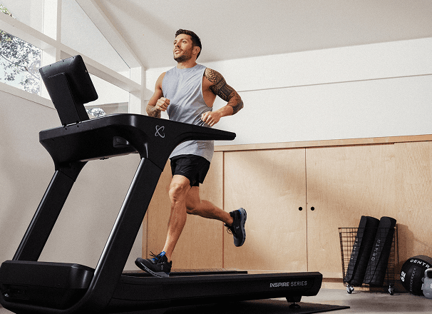 Running on the Centr Runr-S treadmill